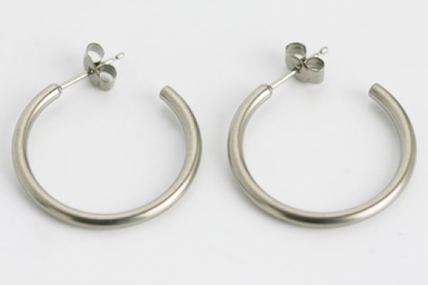 画像1: チタンピアス　Gリング２×２５　チタンプラチナ (1)