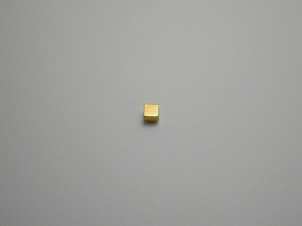 画像1: チタンピアス　キューブ　チタンゴールド (1)