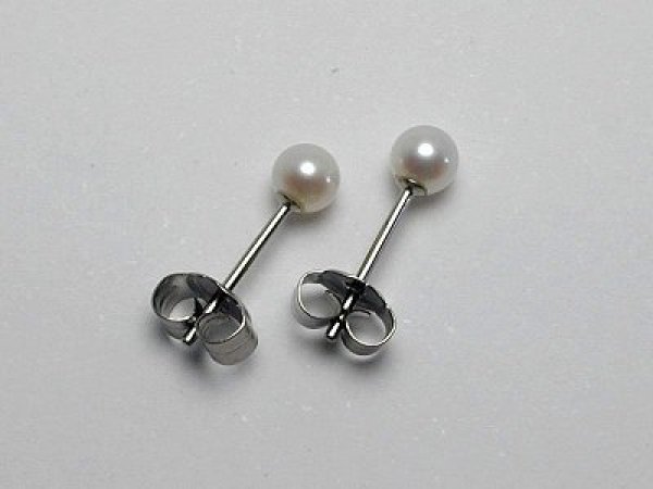 画像1: チタンピアス　淡水パールφ４．０球 (1)