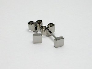 画像1: チタンピアス　キューブ大　チタンプラチナ