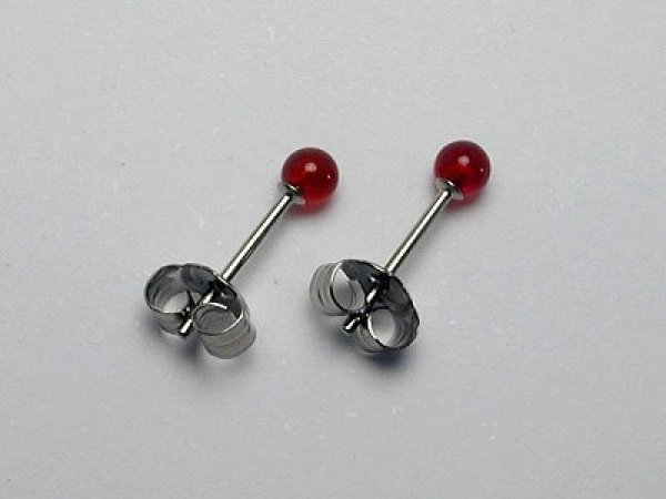 画像1: チタンピアス　レッドアゲート球 (1)
