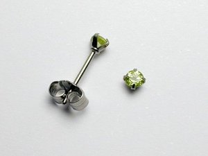 画像1: チタンピアス　ペリドットカット　