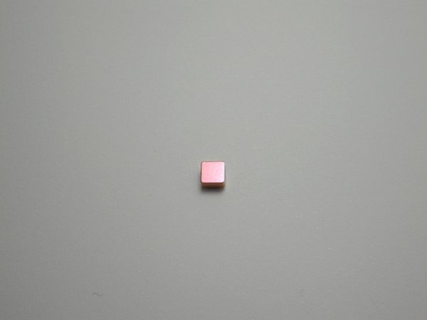 画像1: チタンピアス　キューブ大　ピンク (1)