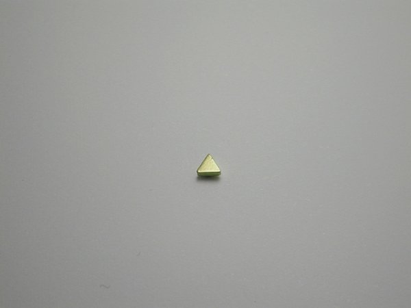 画像1: チタンピアス　トライアングル　ベージュ (1)