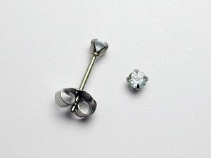 画像1: チタンピアス　アクアマリンカット　