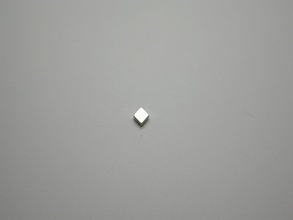 画像1: チタンピアス　ダイヤ　ベージュ (1)