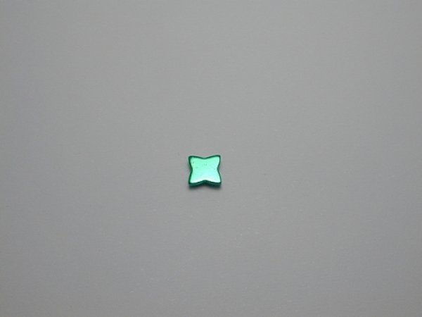 画像1: チタンピアス　ハナ　グリーン (1)